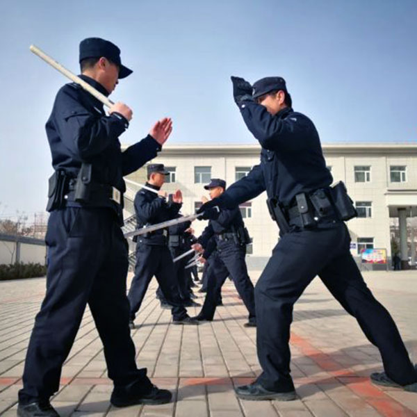 如何掌握伸縮警棍的操作技巧.jpg